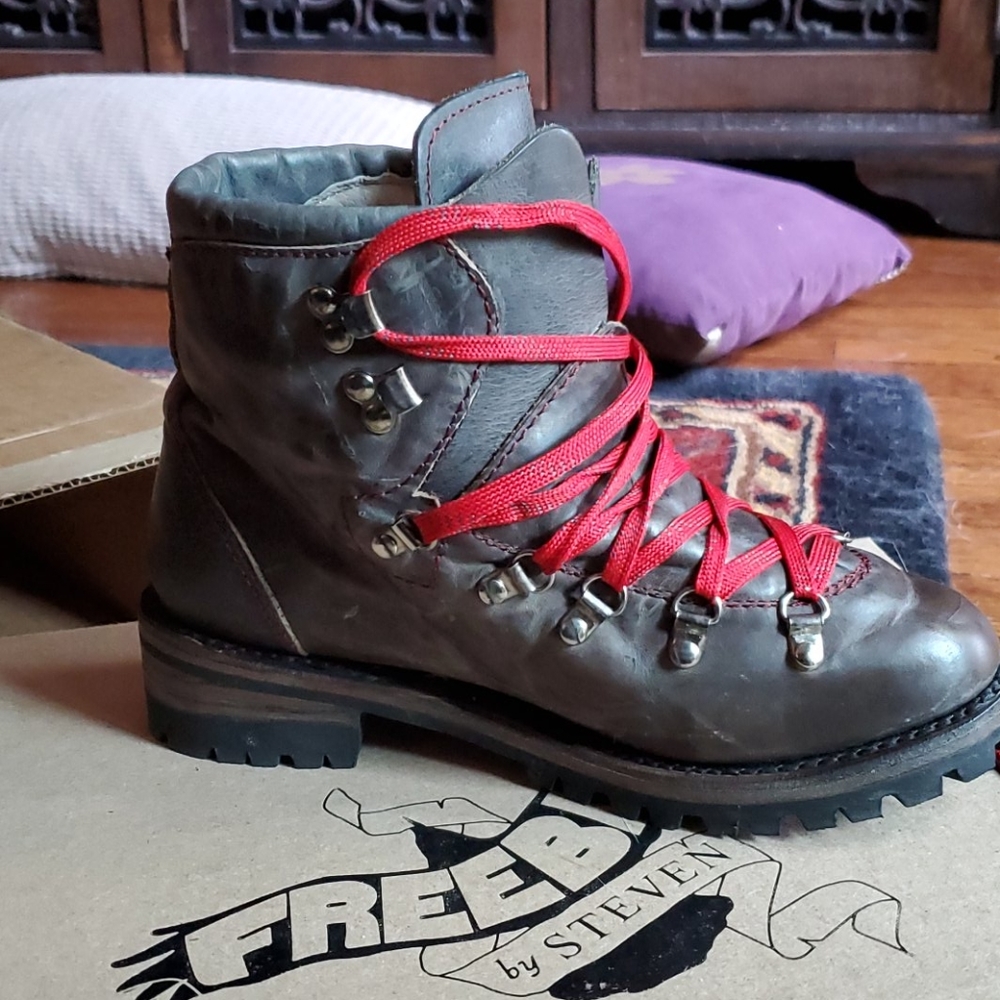 Hiker boots